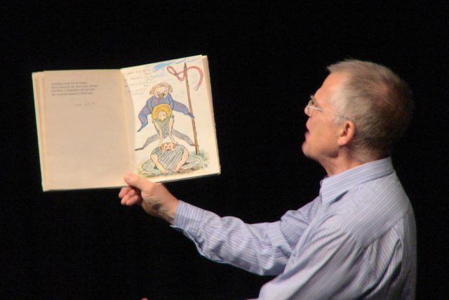 Dieses selbst getextete und gemalte Bilderbuch schenke Erich Mühsam seiner Frau zum 9. Hochzeitstag. Foto: Helmut Lind Bilderbuch